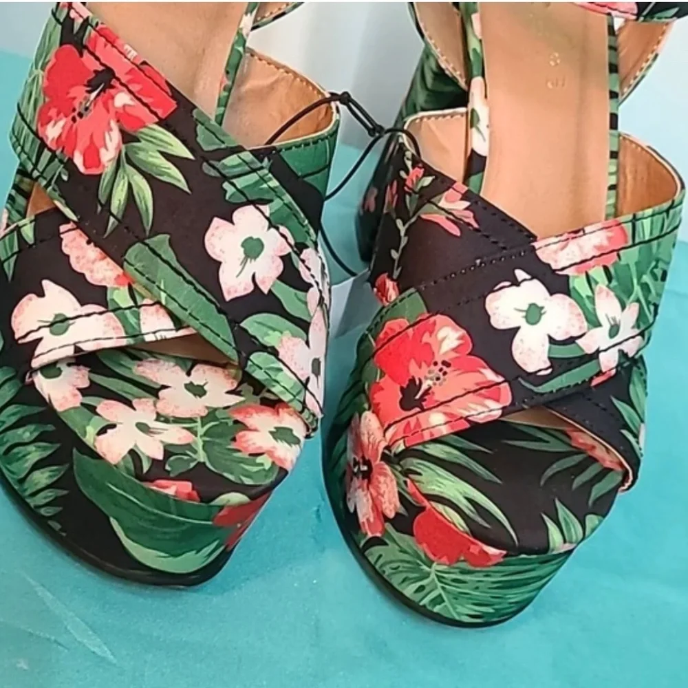 NWT Rue 21 Platform Sandals - Picture 3 of 10